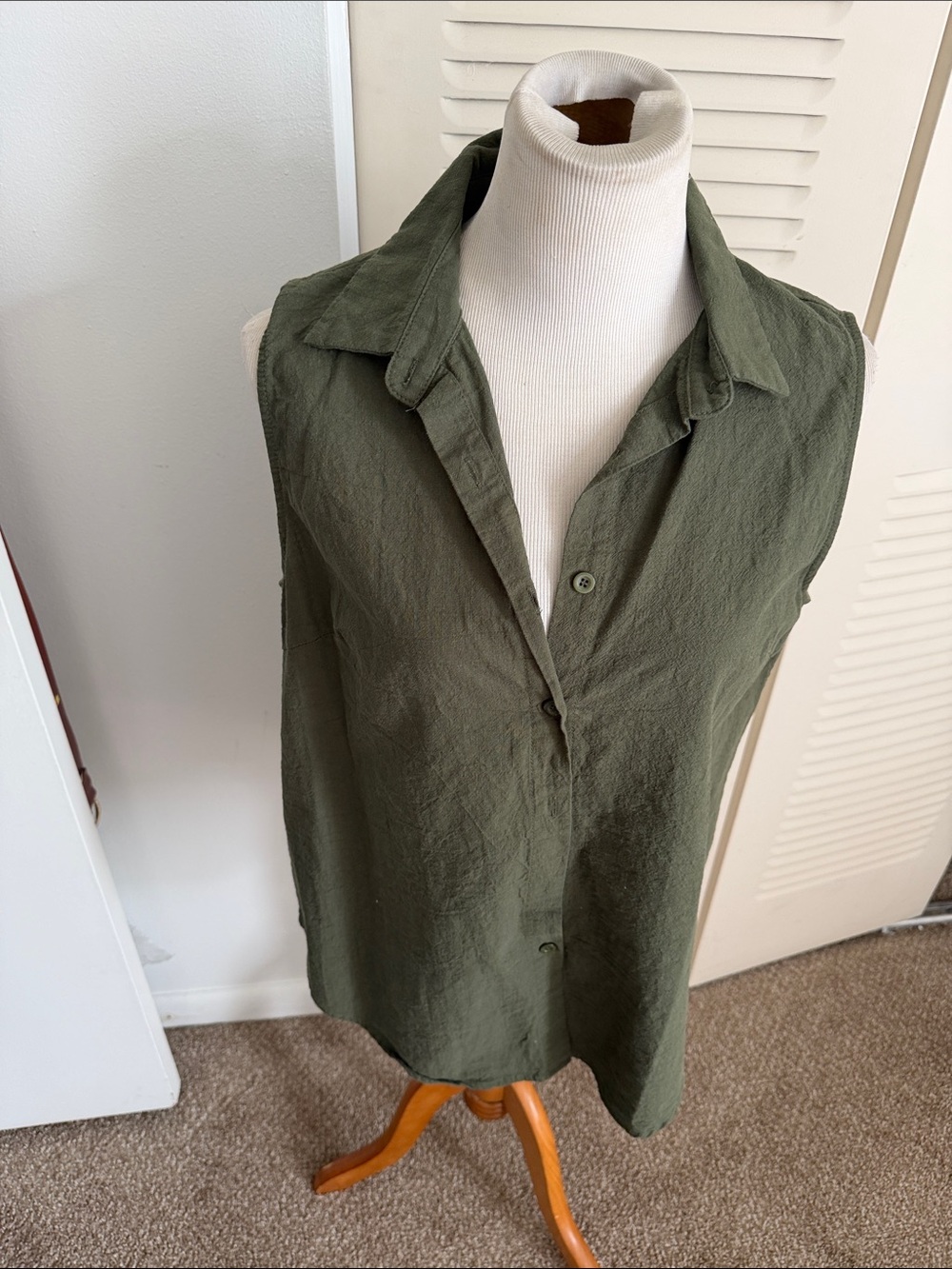 Sleeveless Collared Button-Front Top in Olive Green